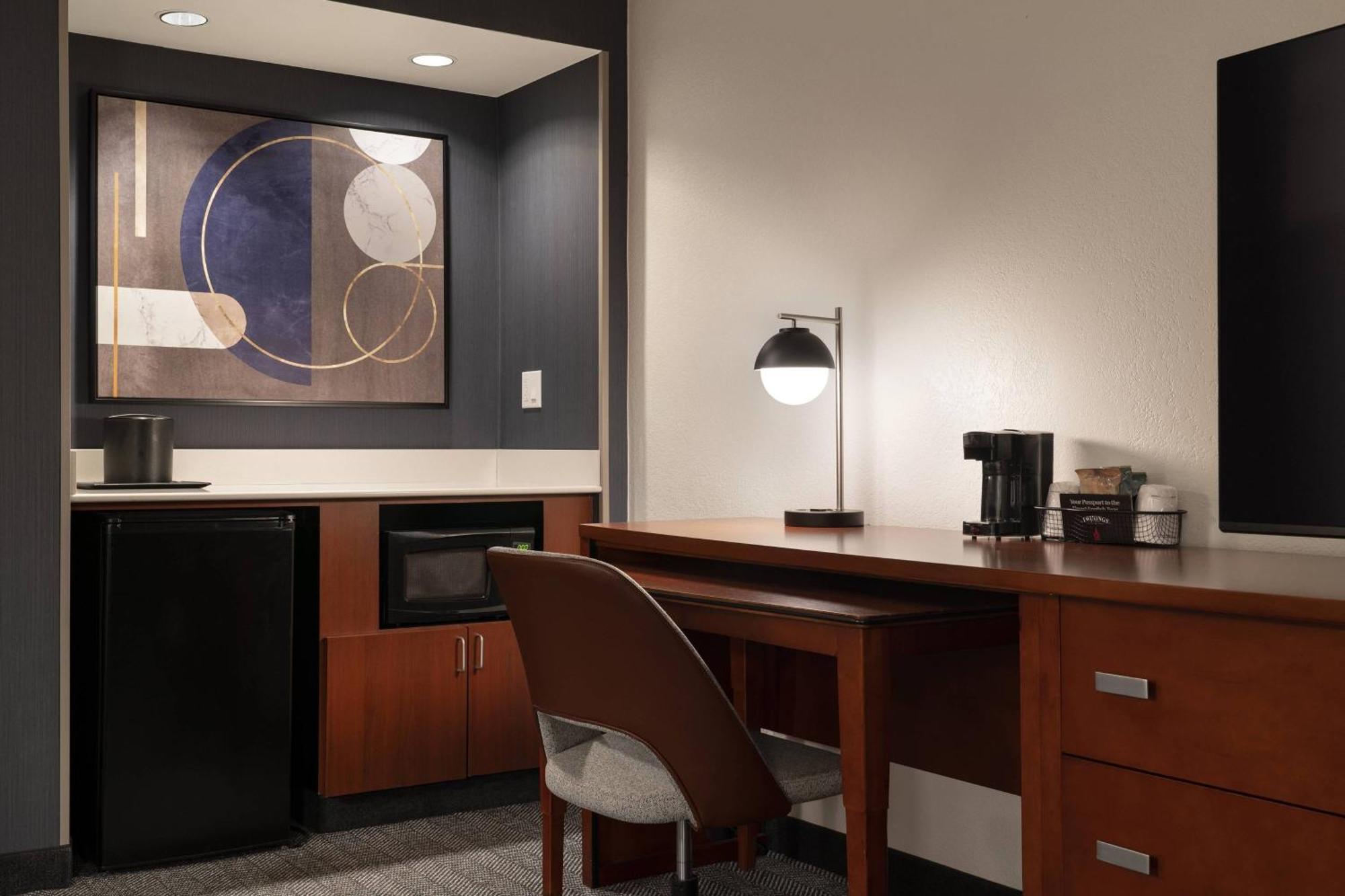 One-Bedroom King Suite