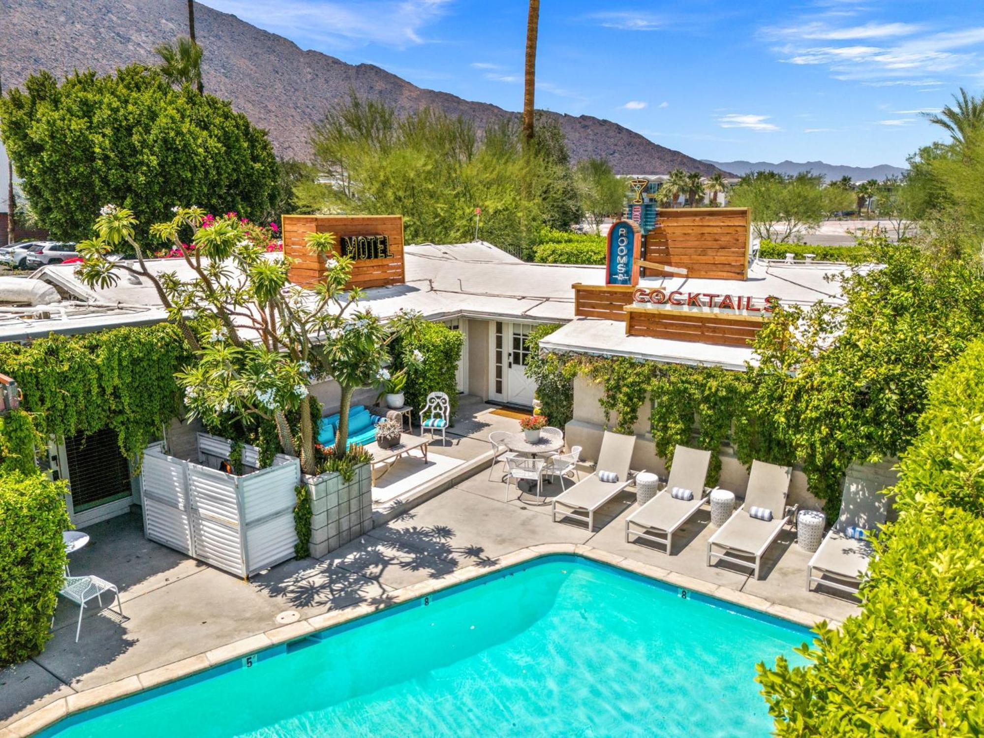 Apartment Pool View