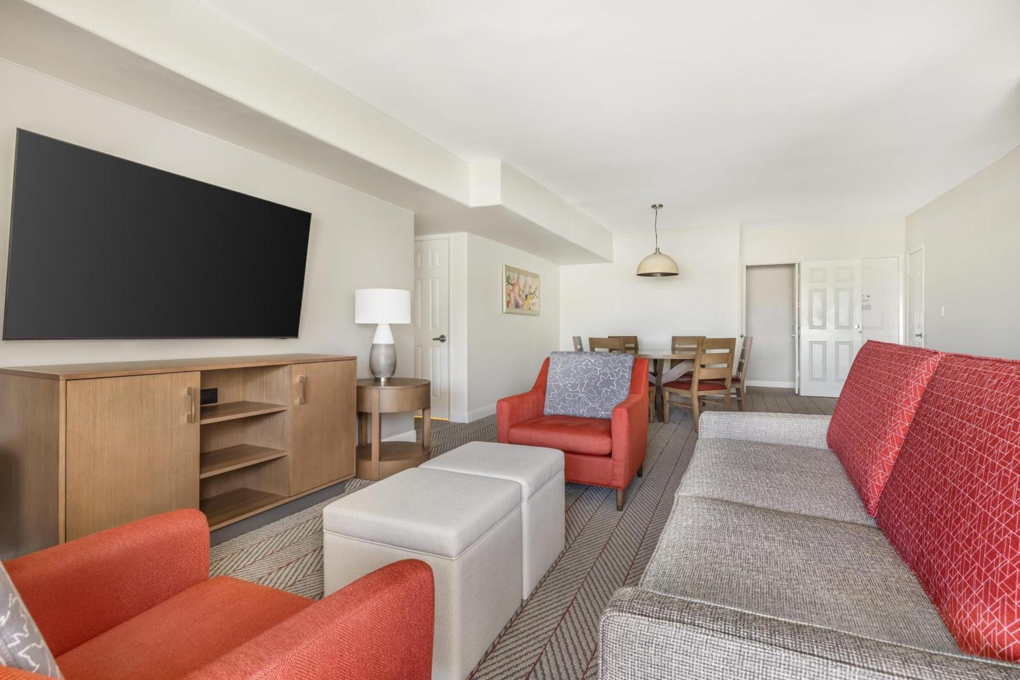 Three-Bedroom King Suite Two Queen Beds Balcony