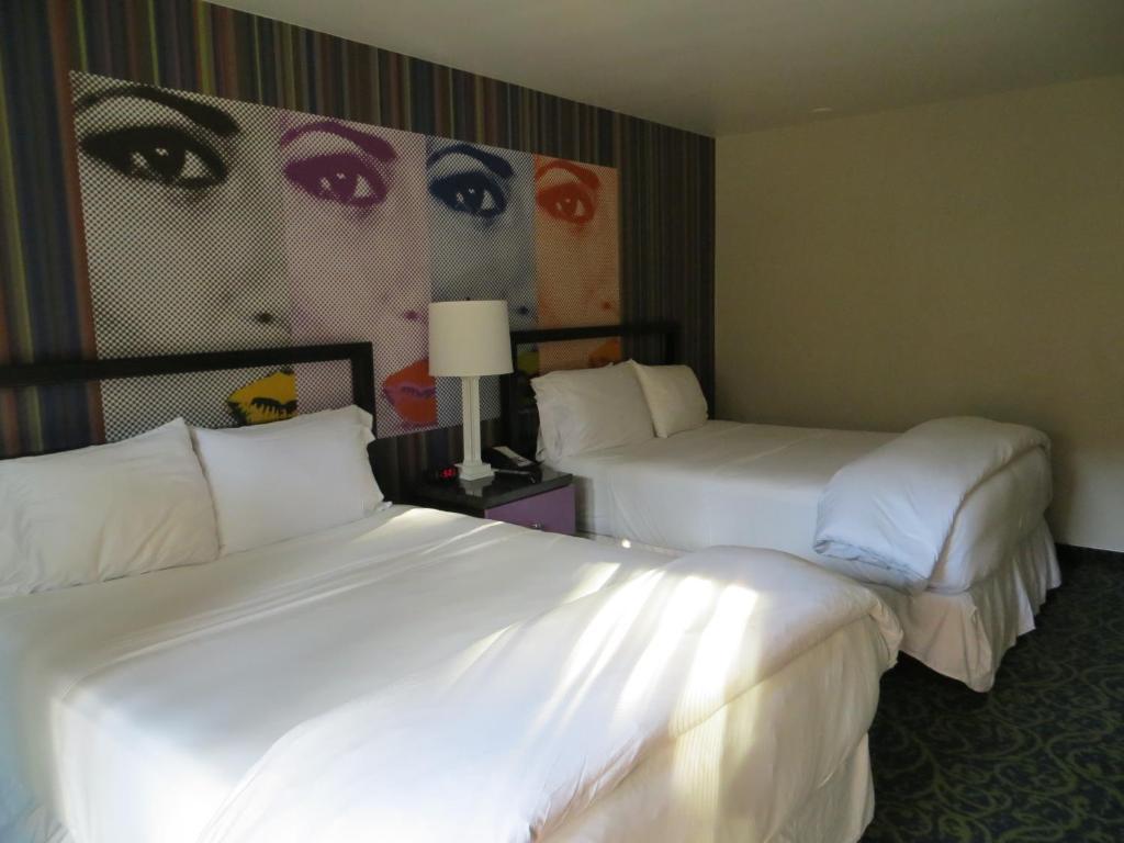 Deluxe Double Queen Room,1211081842:JPEG