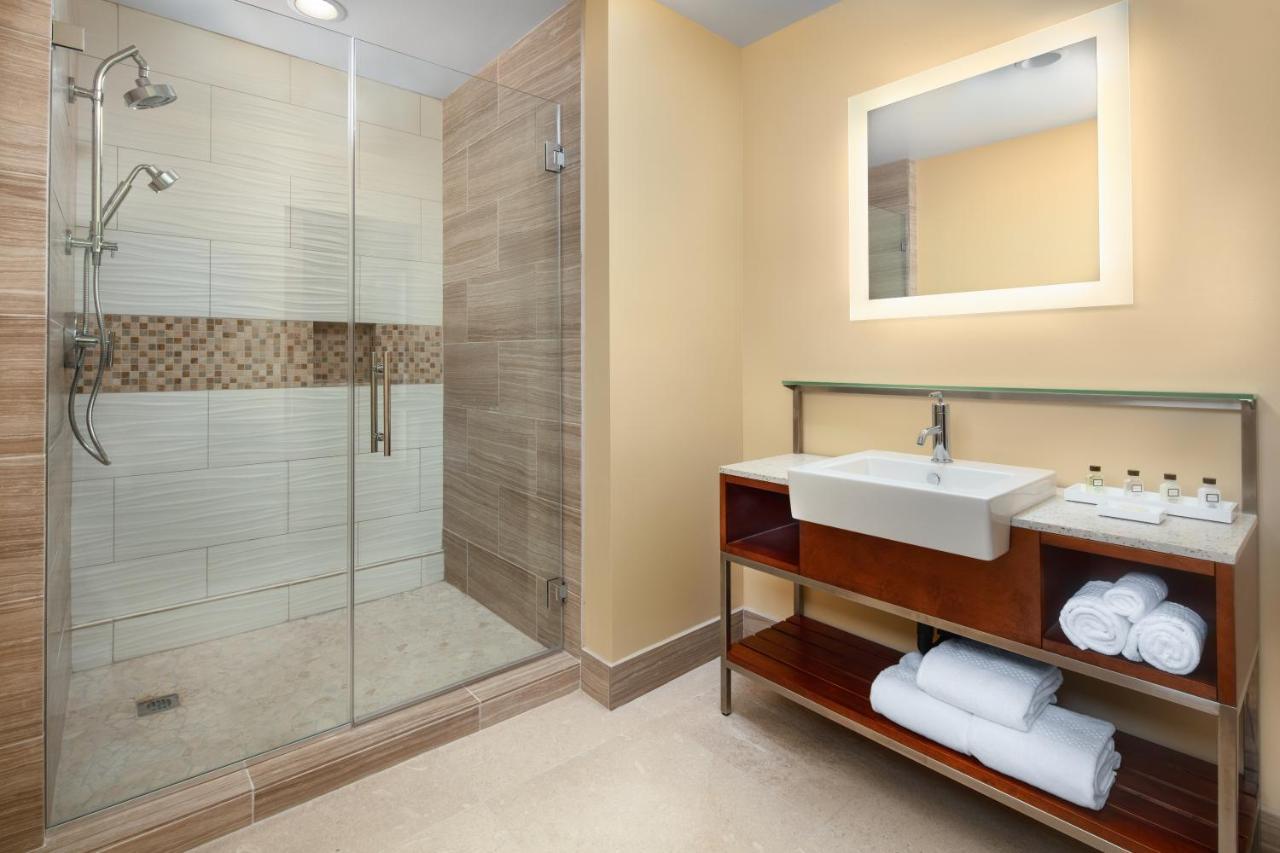 Deluxe King Room,766930993:JPEG