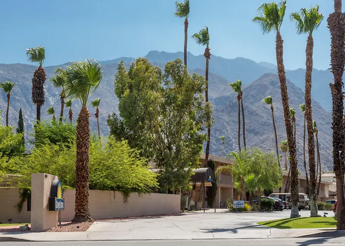 Days Inn By Wyndham Palm Springs