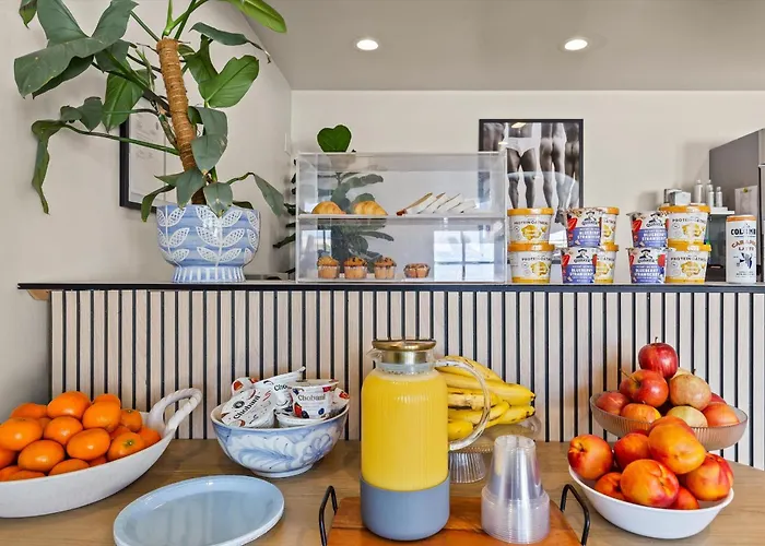 Casa Oliver Hotel & Resort - A Men'S Clothing Optional Resort In Palm Springs