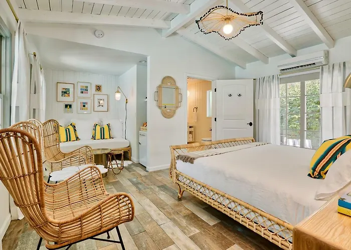 Dive Palm Springs Hotel